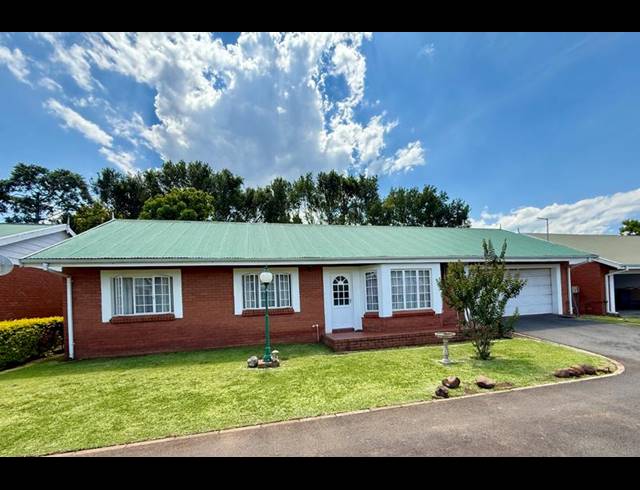 3 BEDROOM TOWNHOUSE FOR SALE IN HAYFIELDS